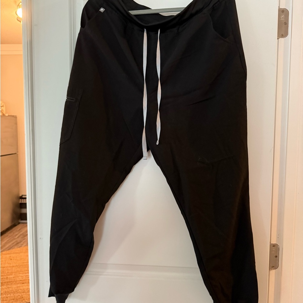 Women’s XL Figs Zamora Joggers in Black